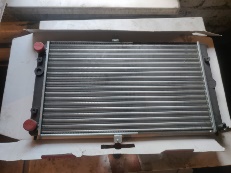 Радиатор охлаждения Fenox универсальный; алюм. ; отверстие под датчик t ваз 2110-2112