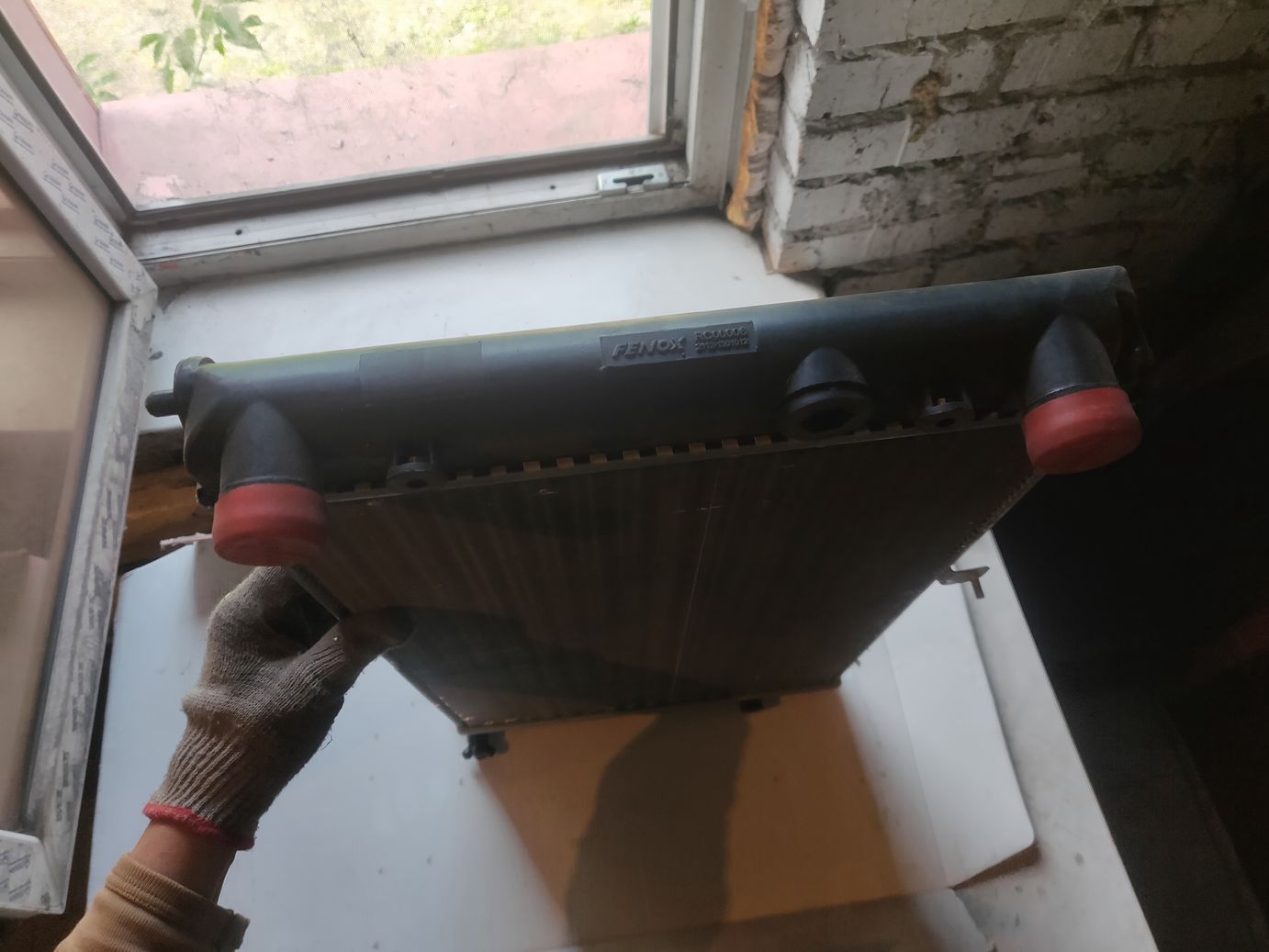 Радиатор охлаждения Fenox универсальный; алюм. ; отверстие под датчик t ваз 2110-2112