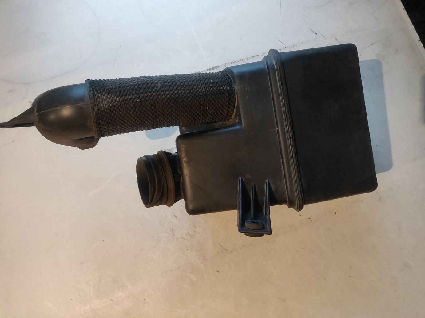 Бачок резонаторный воздушного фильтра на Chevrolet Lacetti