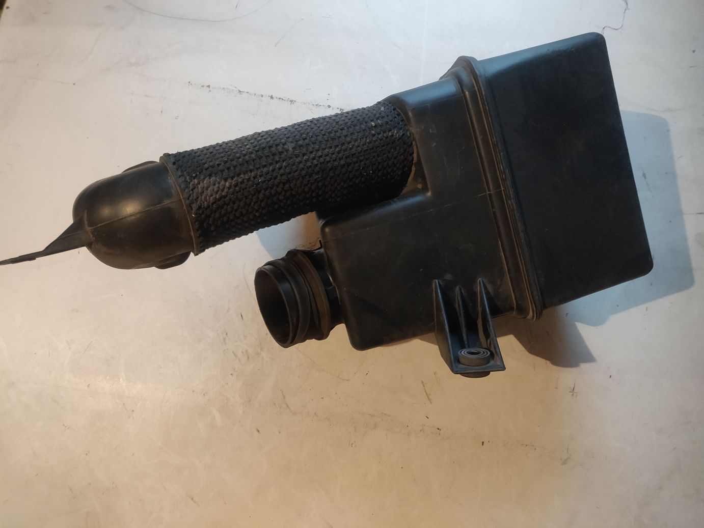 Бачок резонаторный воздушного фильтра на Chevrolet Lacetti