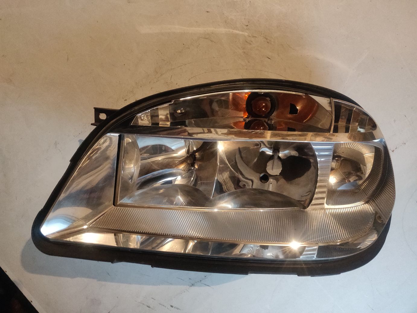 Блок-фара ваз 2123 ст/о бош левая Automotive Lighting