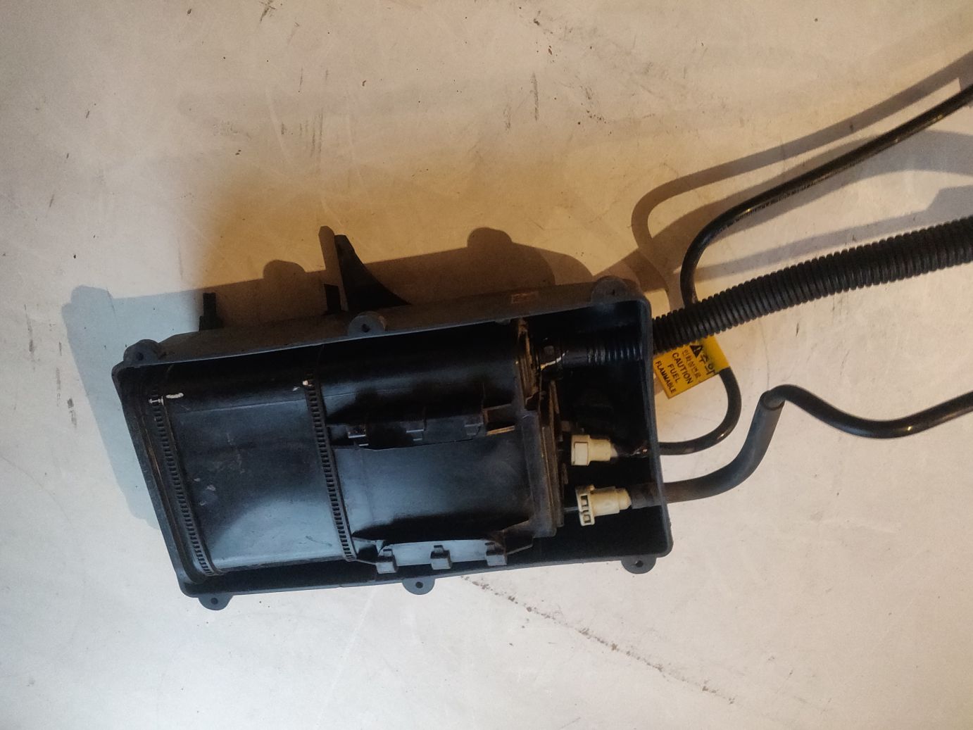 Бачок резонаторный воздушного фильтра на Chevrolet Lacetti