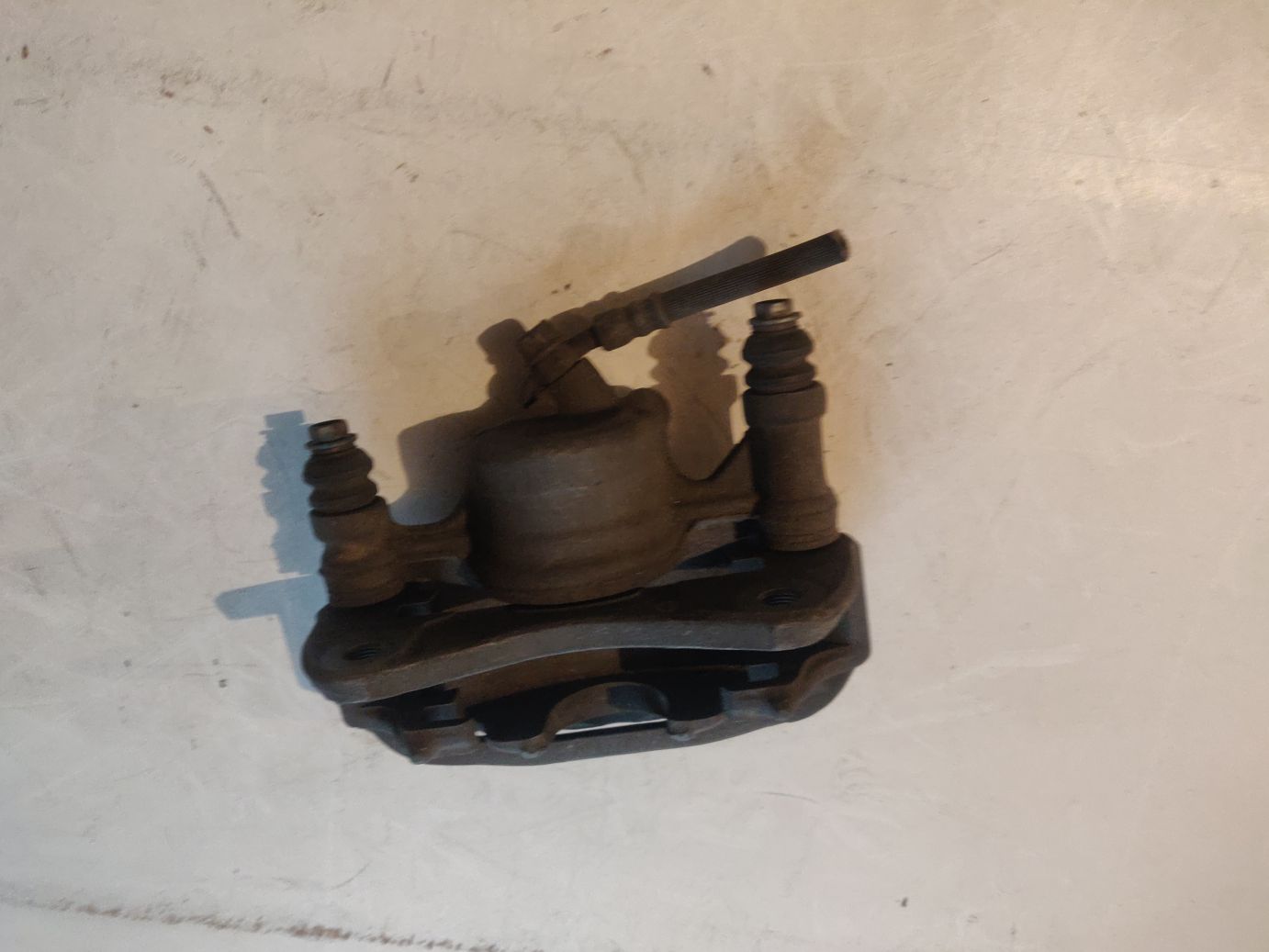 Суппорт тормозной на Toyota Corolla