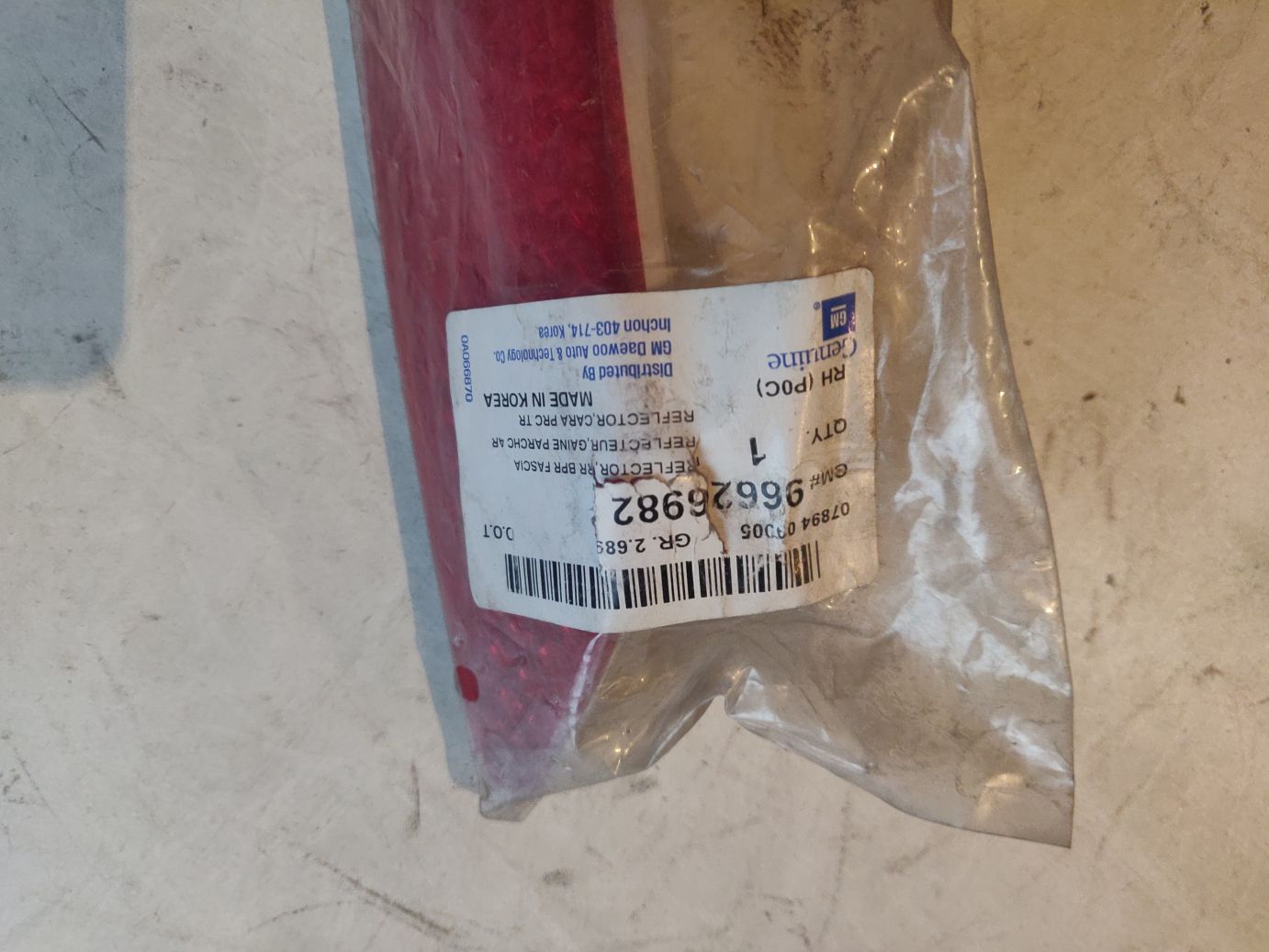 Отражатель в бампере задний правый GM на Chevrolet Captiva (C100)