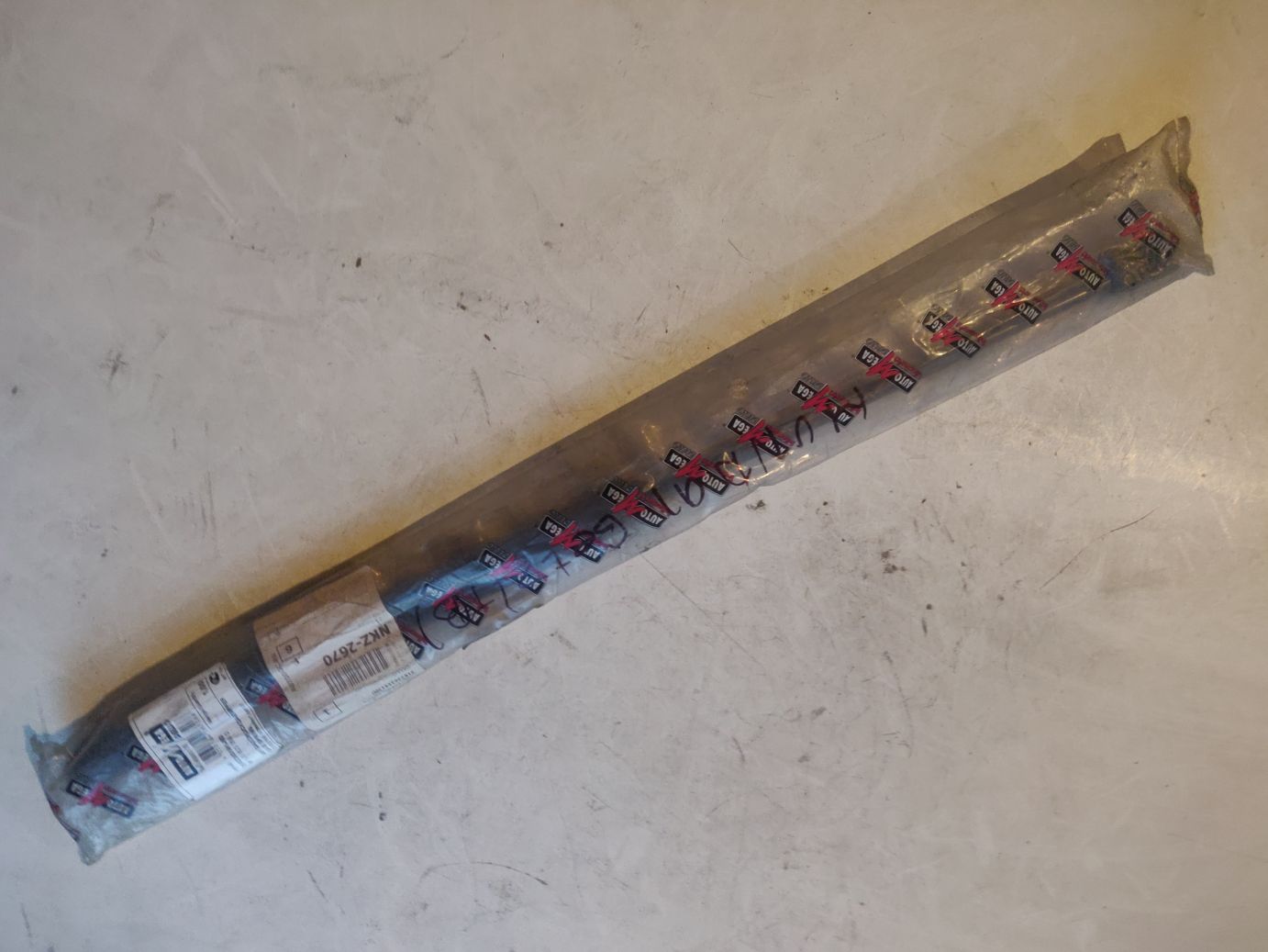 Амортизатор капота Dello Automega на Volkswagen Golf