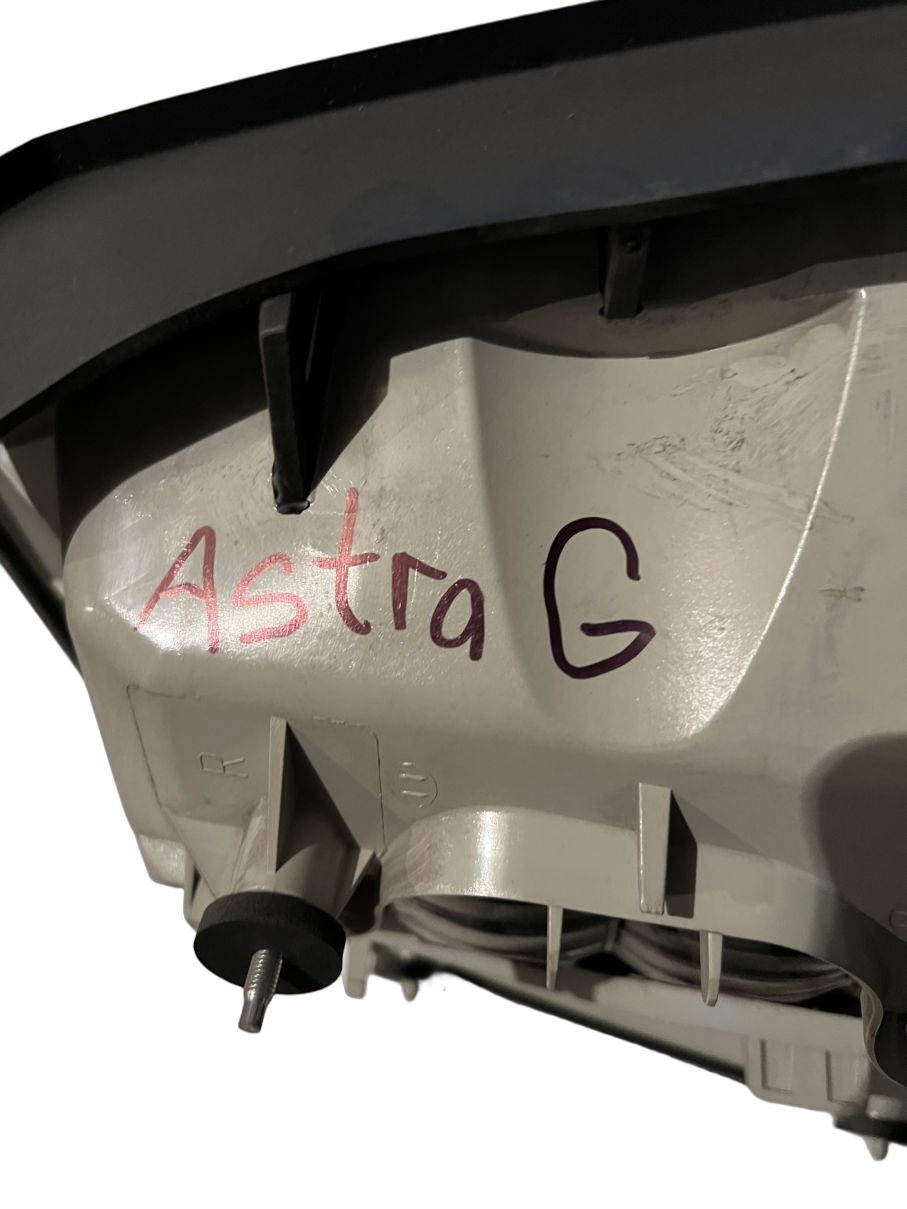 Фонарь задний правый GM на Opel Astra G