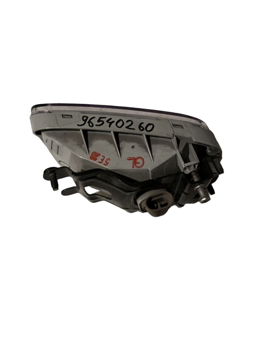 Фара противотуманная правая на Chevrolet Aveo (T200)