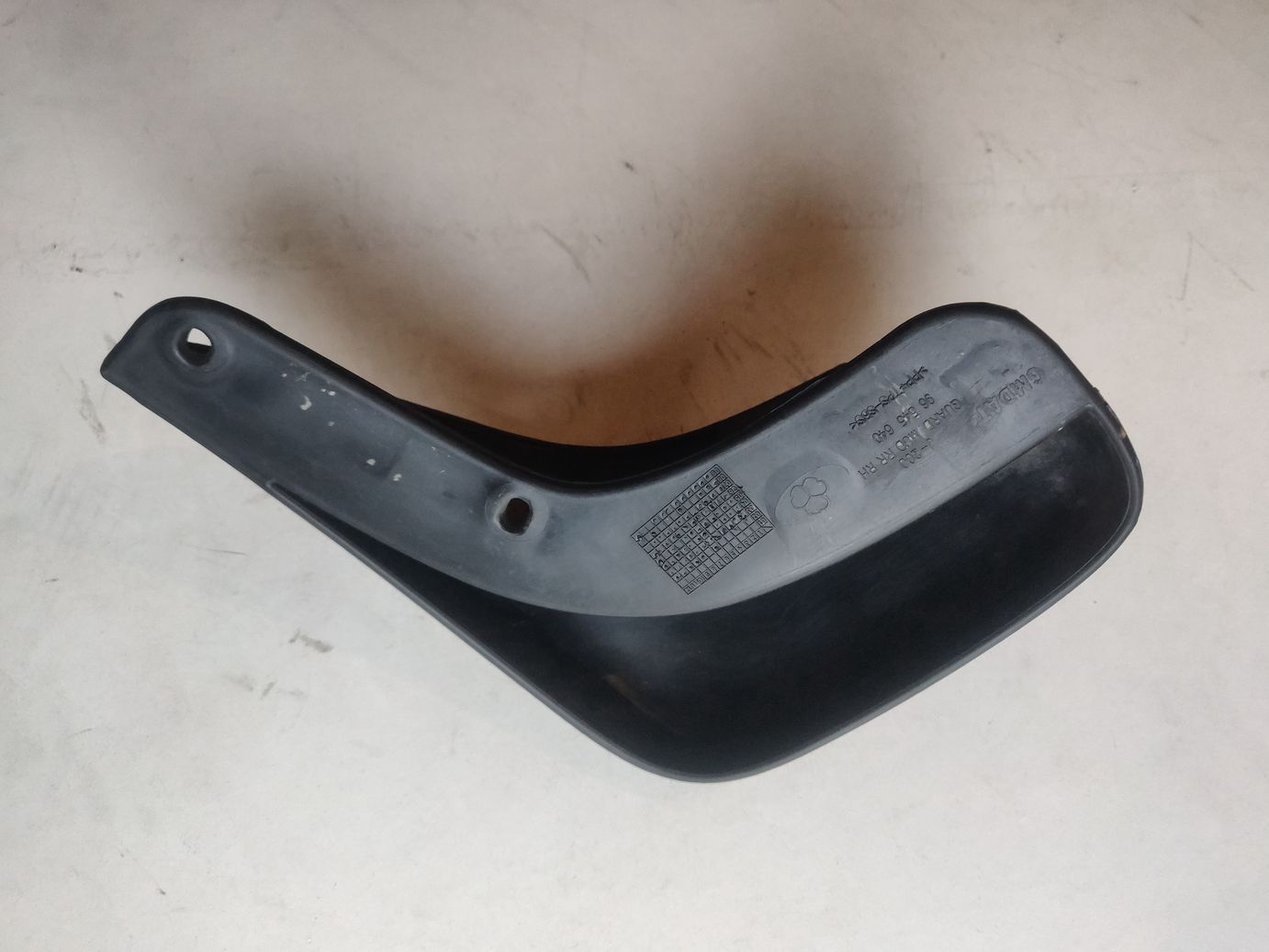 Брызговик задний правый на Chevrolet Lacetti седан