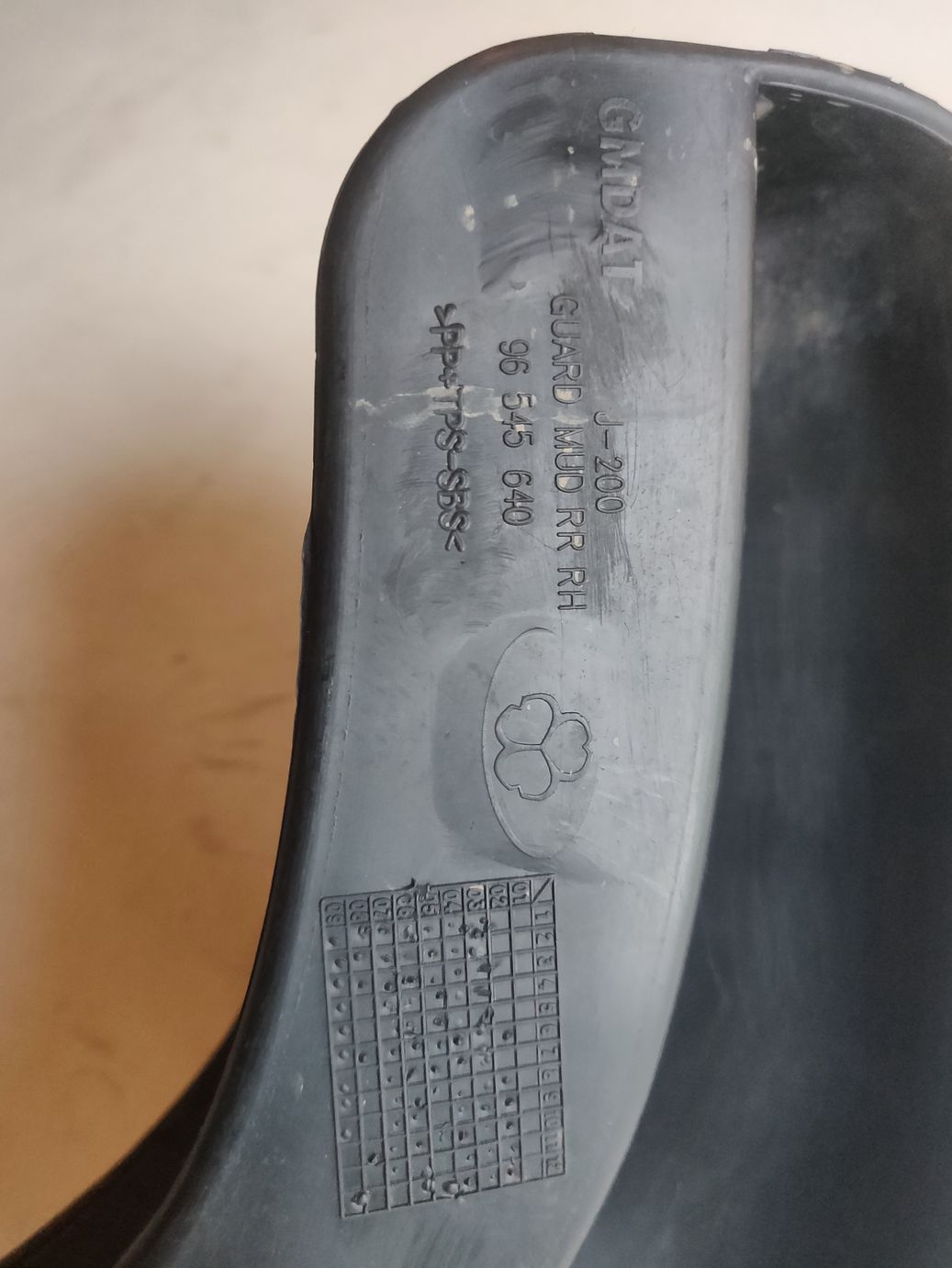 Брызговик задний правый на Chevrolet Lacetti седан