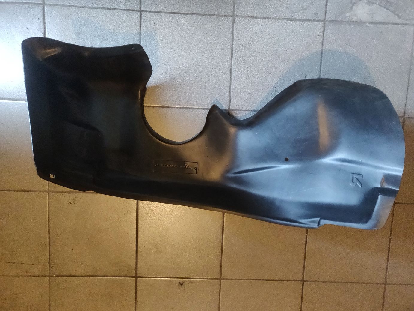 Подкрылок передний правый на Chevrolet Lanos седан