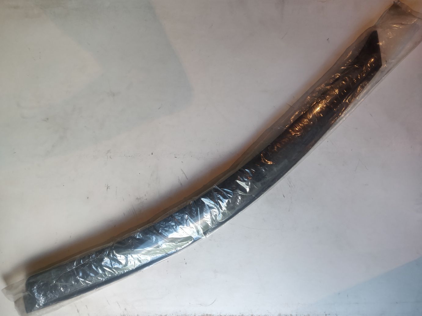 Ветровик передн. лев. на Chevrolet AVEO седан